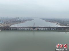 昌九高铁南昌扬子洲赣江公铁大桥中支主桥顺利